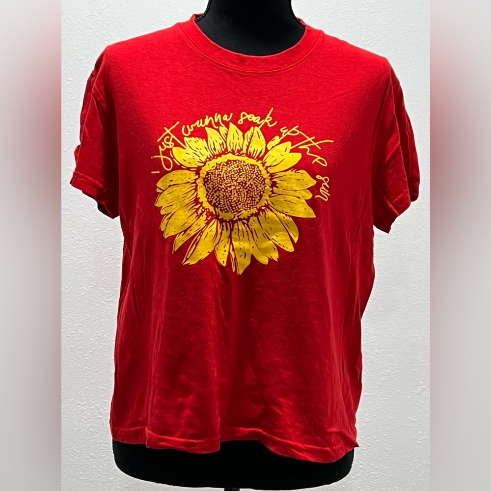 Women’s Small Sunflower Tee Small